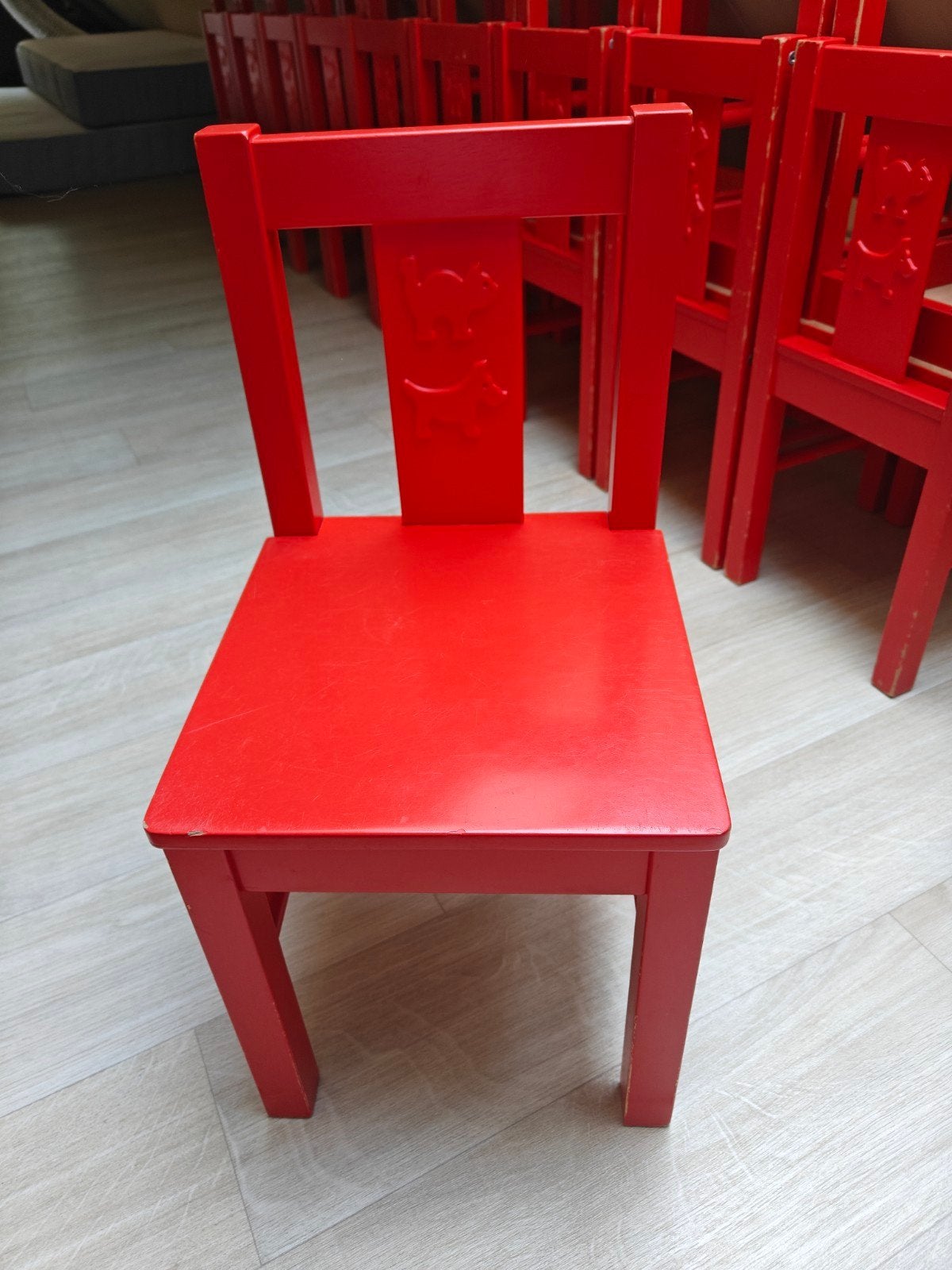 Een lot (20 stuks) rode kinderstoelen, Ophalen, Gebruikt, Stoel(en)