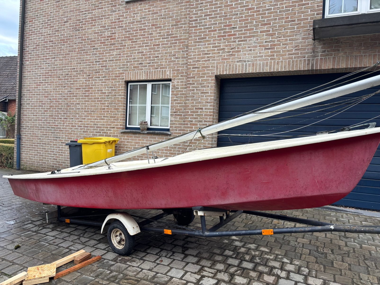 Zeilbootje met toevehoren, Ophalen, Zo goed als nieuw