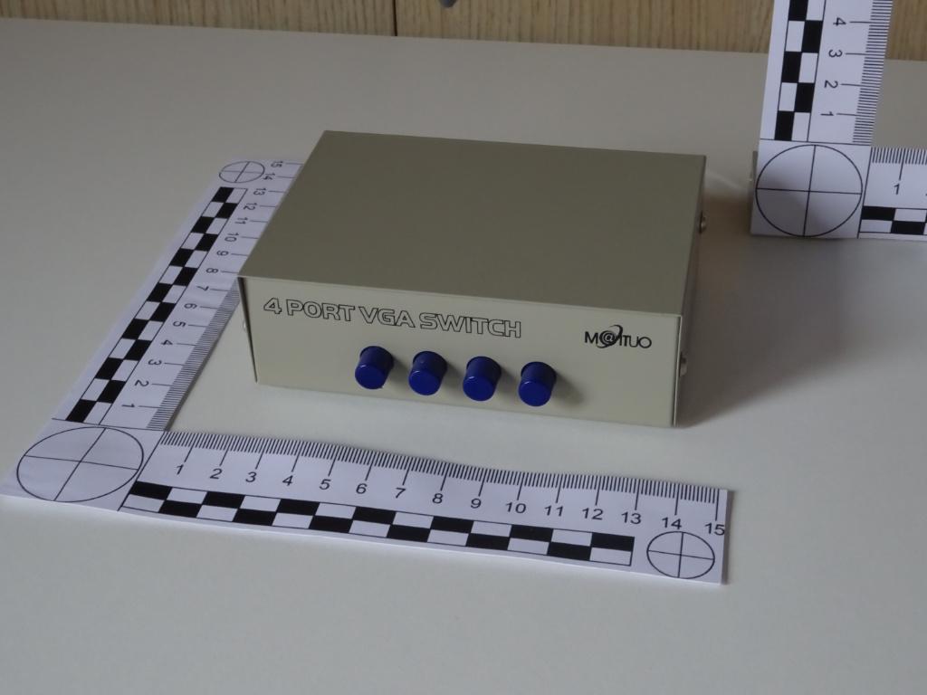 4 port VGA switch, Informatique & Logiciels, Cartes vidéo, Enlèvement ou Envoi, Comme neuf, VGA