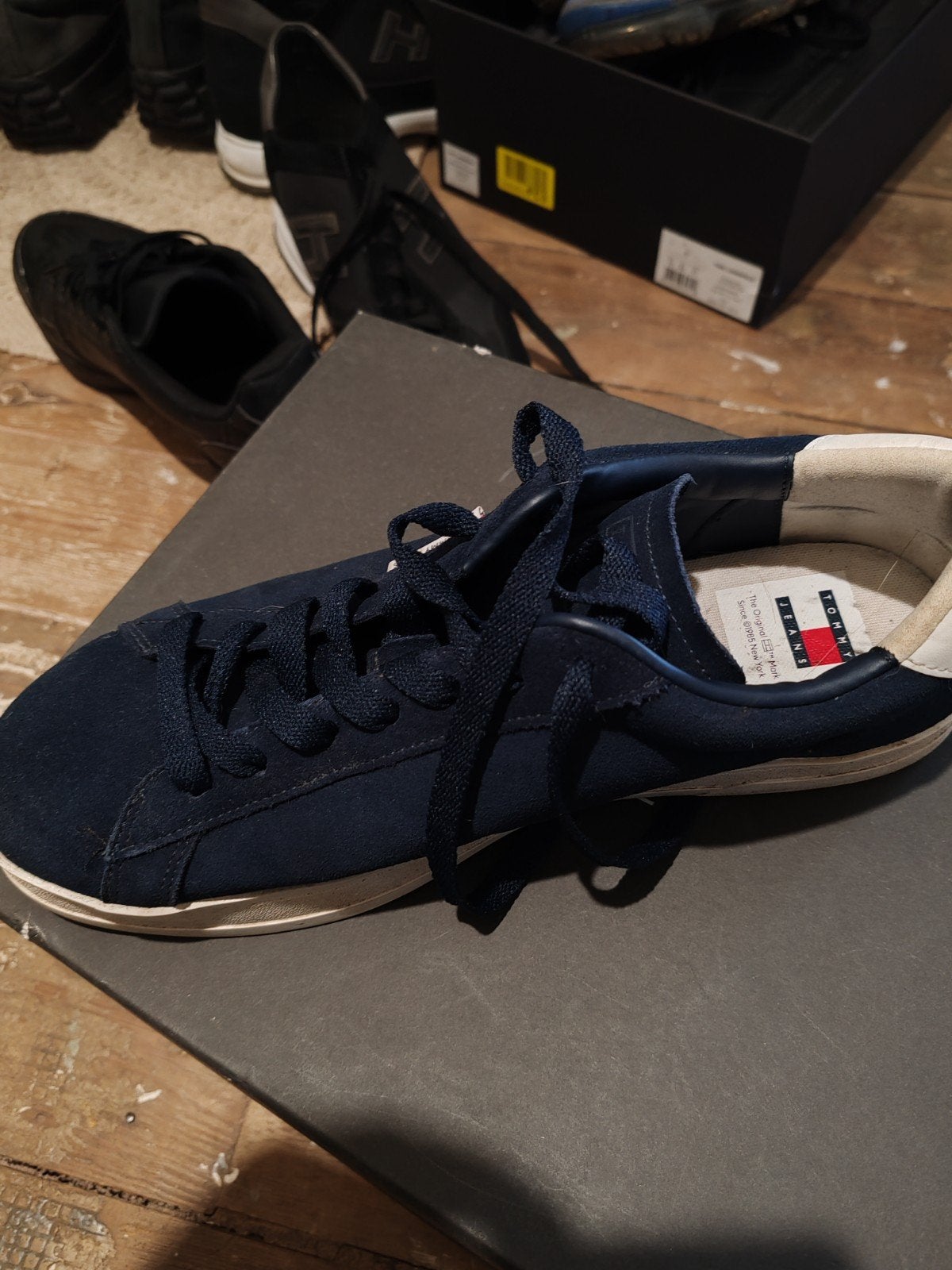 Chaussures Tommy pointure44 état impeccable, Vêtements | Hommes, Chaussures, Comme neuf, Bleu, Tommy Hilfiger