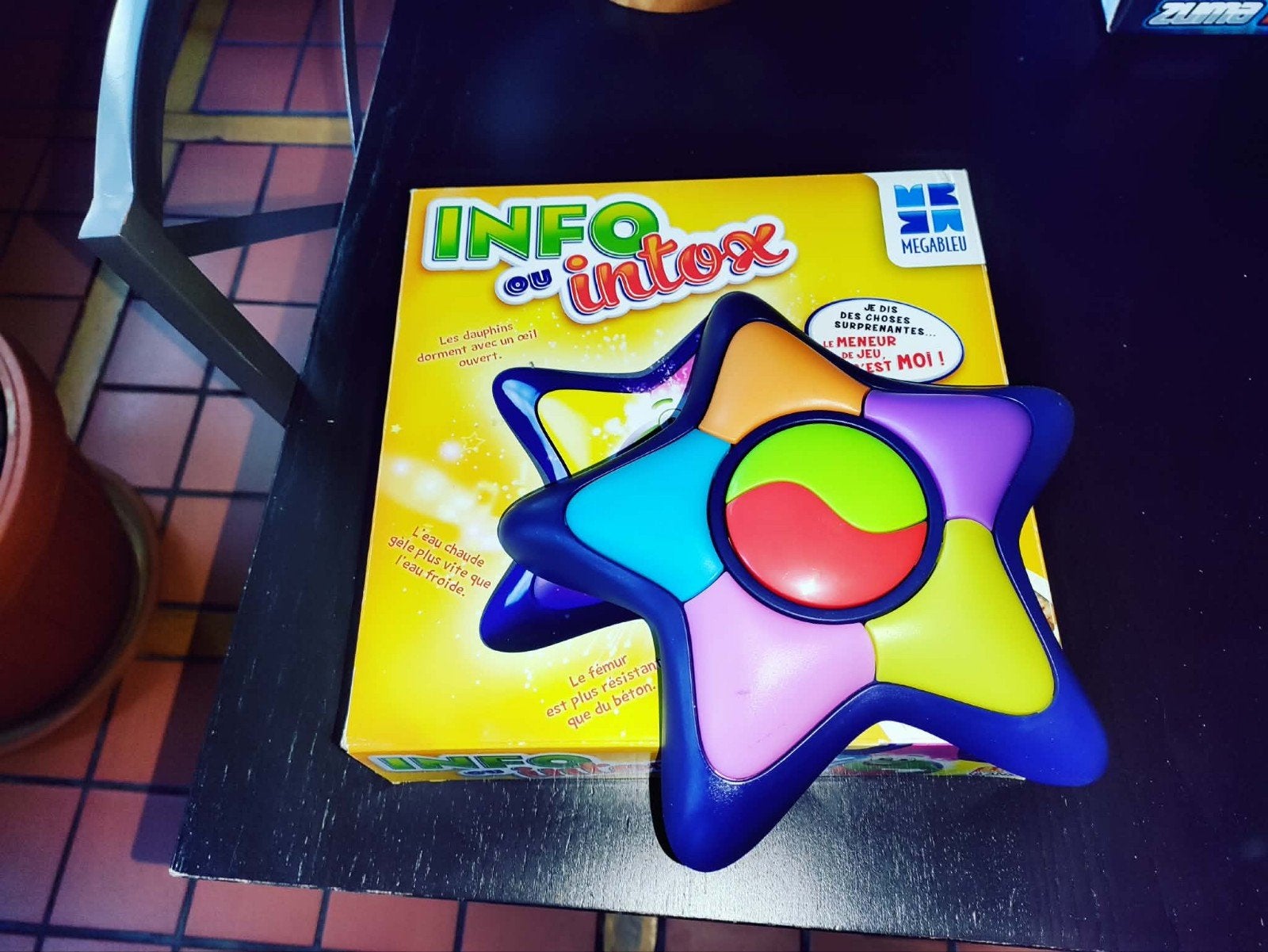 jeu de société info ou intox, Games en Spelcomputers, Ophalen of Verzenden, Zo goed als nieuw