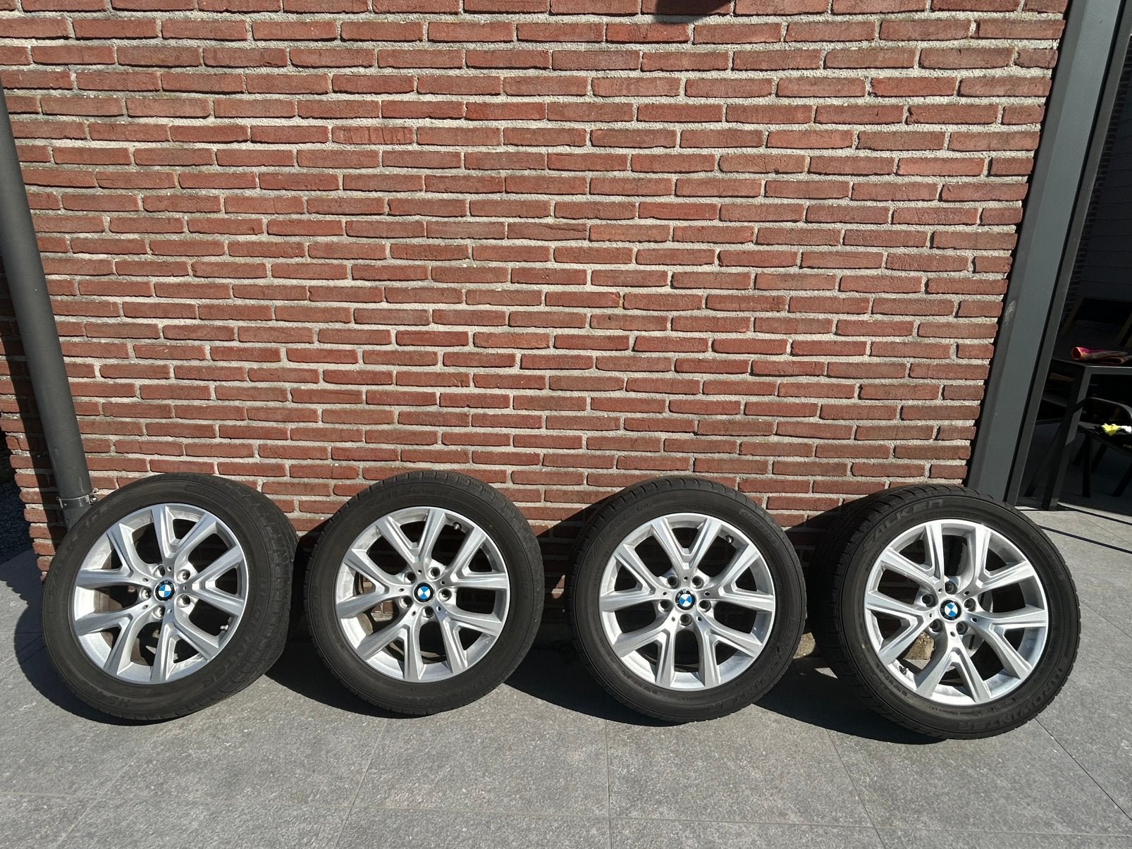 Originele X1 BMW velgen 17” met winterbanden en druksensoren, Auto-onderdelen, Banden en Velgen, Ophalen, Winterbanden, Velg(en)