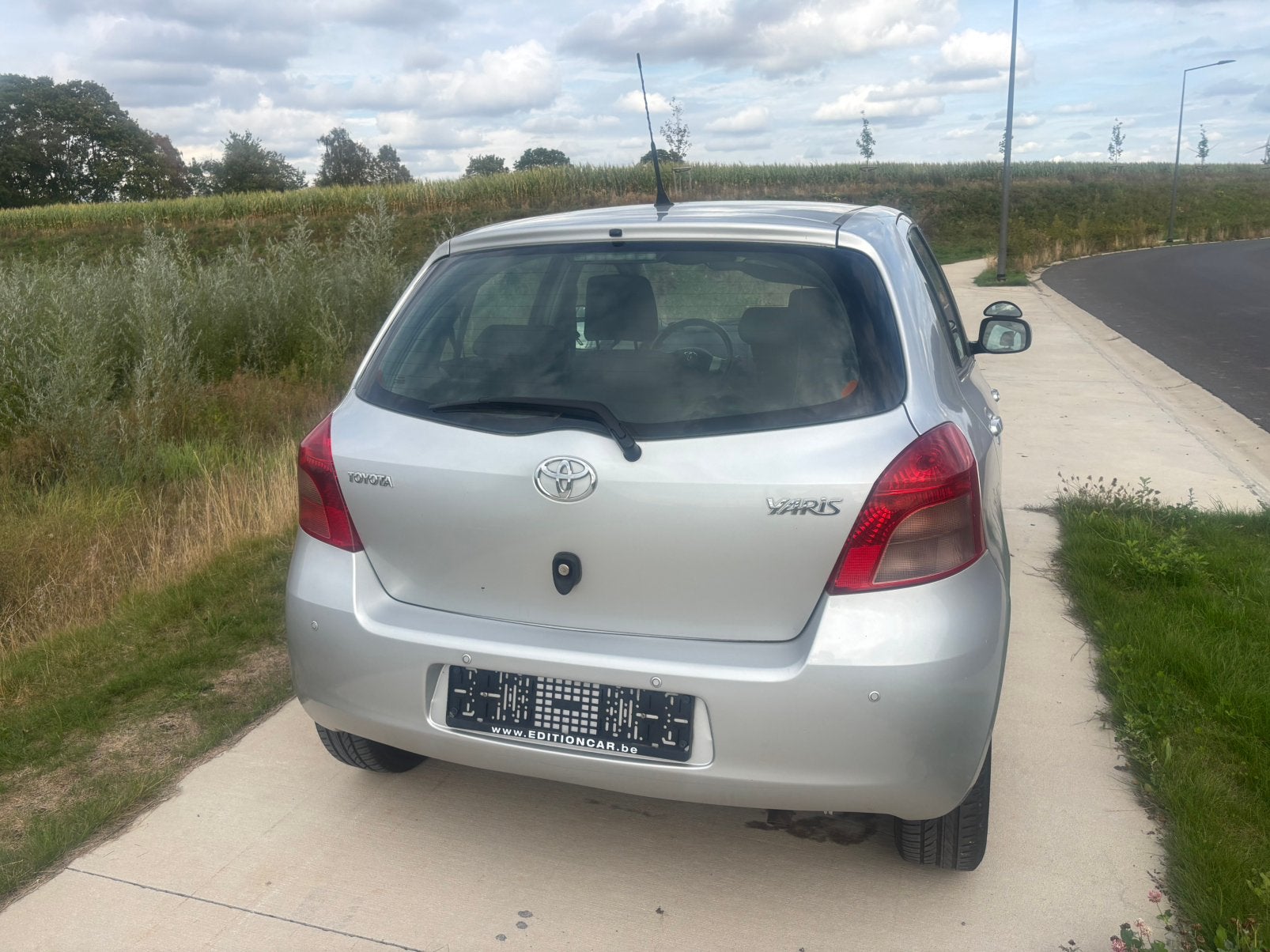 Toyota Yaris 1.3i VVT-i AUTOMATIQUE NAVI AIRCO ,, Argent ou Gris, 1298 cm³, Entreprise, Noir