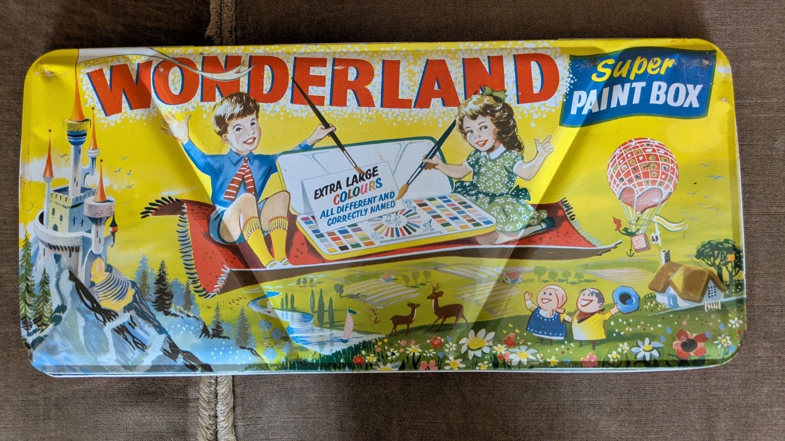 Boîte de peinture vintage Wonderland Super P, Marque