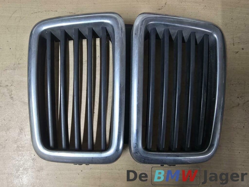 Grille midden BMW 5-serie E28 51131873253, Gebruikt, Ophalen of Verzenden, BMW, BMW