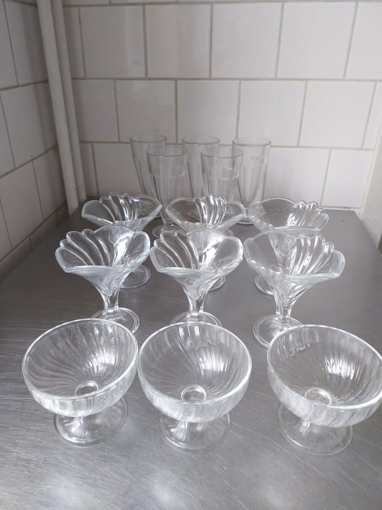 Ijscoupes en milkshakeglazen, Ophalen