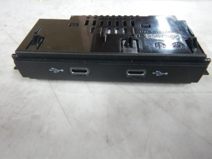 AUX/USB aansluiting Volkswagen Tiguan (22741684), Ophalen of Verzenden, Gebruikt