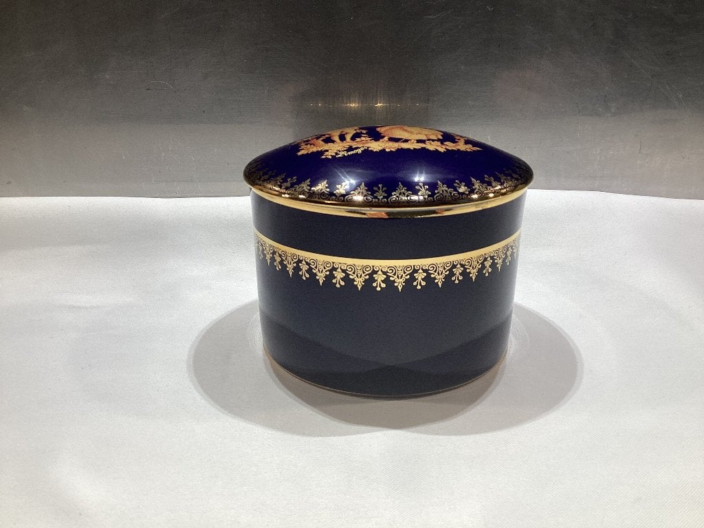Boîte à poudre en porcelaine Bonbonnière/Limoges. 053/Ba., Enlèvement ou Envoi