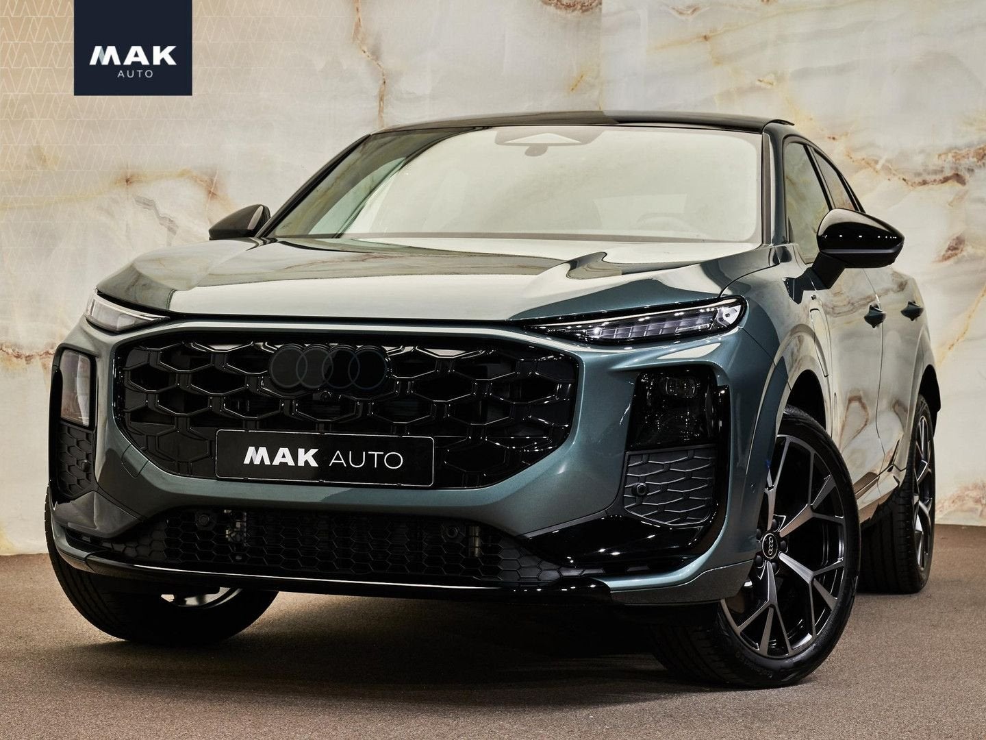 Audi Q3 Sportback E-Hybrid S Edition , pano, tr.haak, 20", S, Automaat, Zwart, 26 kWh, Hybride Elektrisch/Benzine
