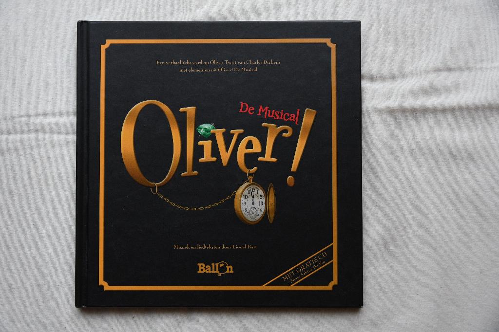 Door musical Oliver (boek + cd), Boeken, Ophalen, Kind, Cd, Chales Dickens