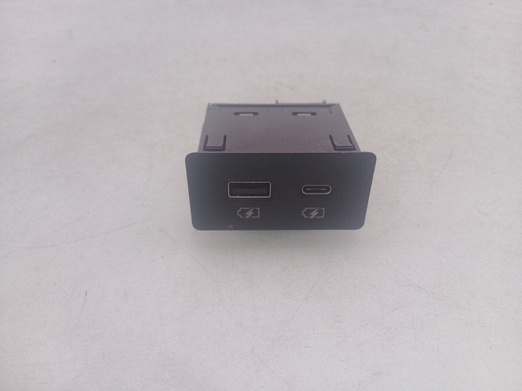 DIVERS USB module Nissan X-Trail (T33) (|253316UA0|), Autos : Pièces & Accessoires, Valeo, Utilisé, 100, rue de Courcelles
75017  Paris, FR