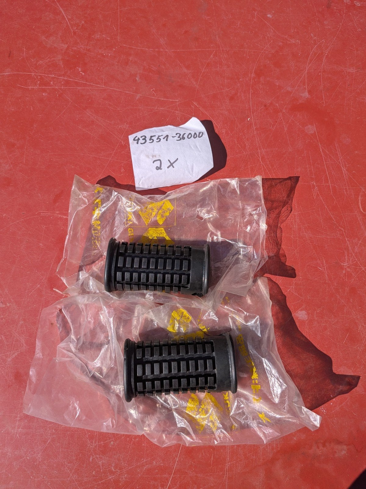 Suzuki GT voetrubbers, Motoren, Ophalen of Verzenden