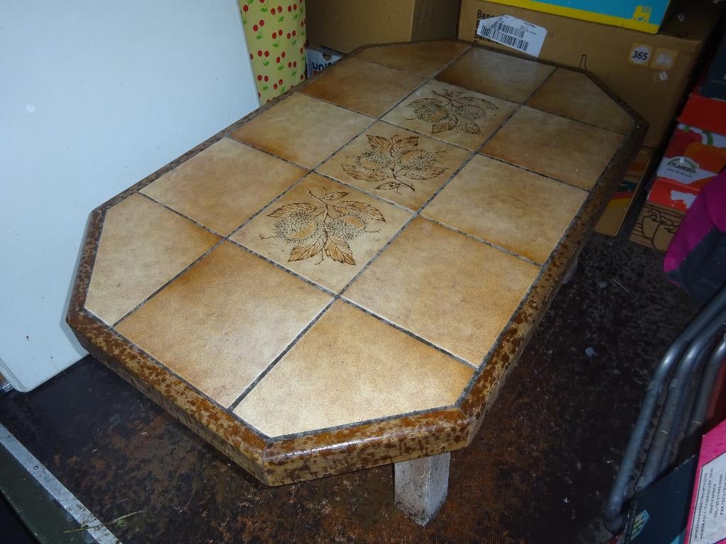 Vend une petite table basse carrelée, Maison & Meubles, 100 à 150 cm, Moins de 50 cm, Enlèvement, Utilisé