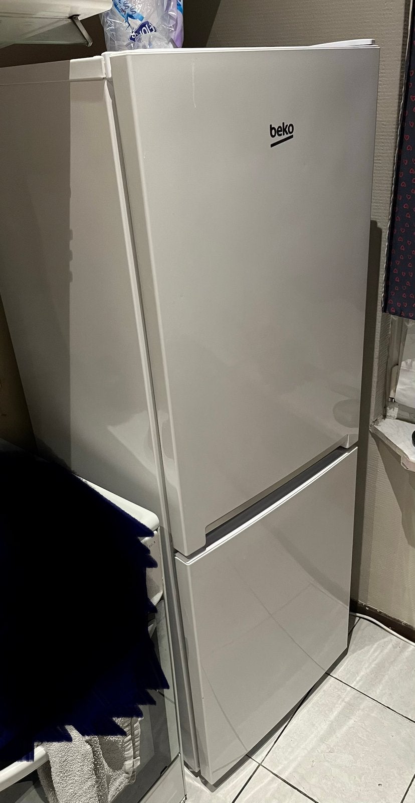 Vijf jaar oude koelkast met vriesvak Beko, werkt nog goed, Elektronische apparatuur, Koelkasten en IJskasten, Ophalen, Zo goed als nieuw