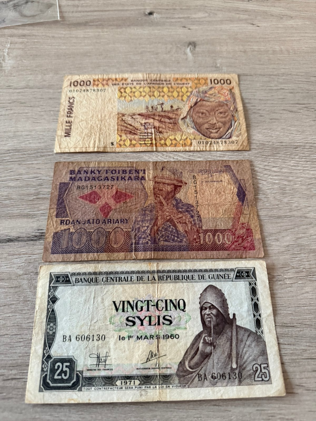 3 fois les billets africains, Timbres & Monnaies, Enlèvement ou Envoi