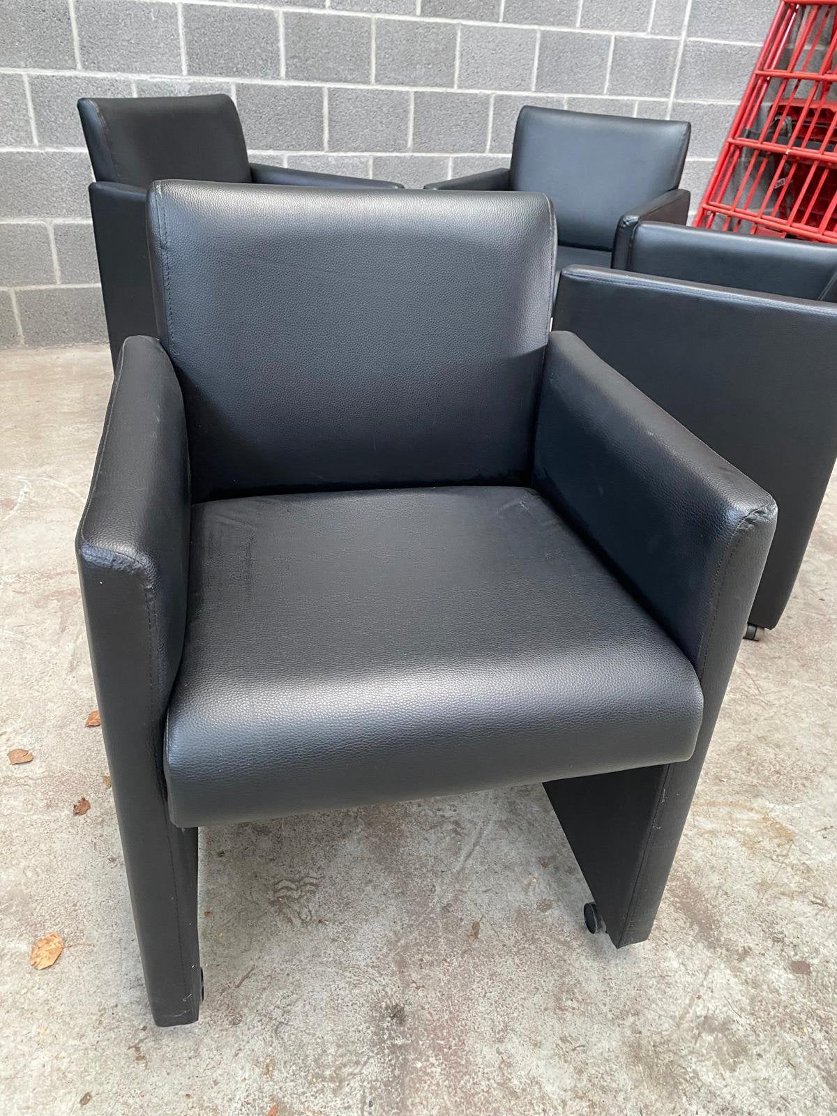 4 zwarte stoelen met wieltjes, Enlèvement, Utilisé, Autres matériaux, Quatre