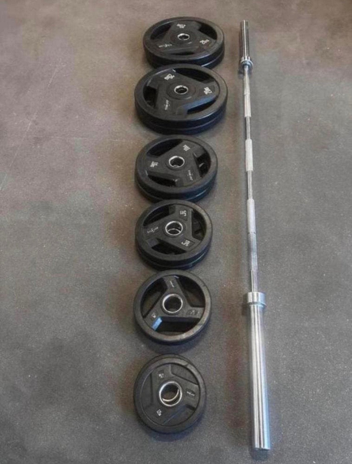 117,5kg Rubberen Olympische Gewichten + Olympische Barbell, Sport en Fitness, Ophalen, Gebruikt, Halterschijven
