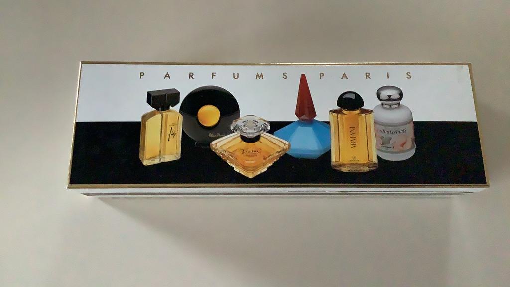 Vintage miniatuurbox parfums de paris, Collections, Parfums, Utilisé, Miniature, Enlèvement ou Envoi