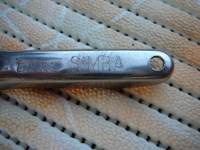 rare ouvre bouteille bière SIMBA, Collections, Enlèvement ou Envoi, Utilisé, Ouvre-bouteille, Autres marques