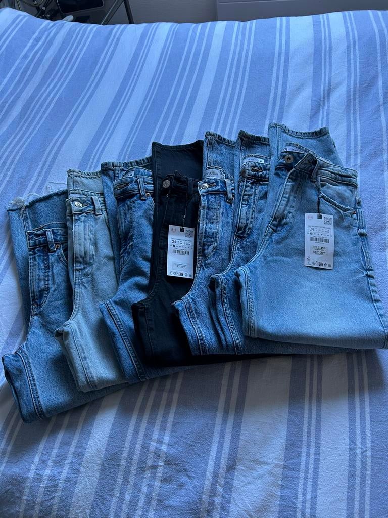 Lot jeansbroeken Dames hoge taille  blauwe en zwarte, Vêtements | Femmes, Enlèvement, Comme neuf