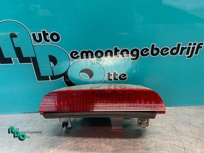 Extra Remlicht midden van een Toyota Yaris Verso (Yaris Vers, Gebruikt, -, -, Ophalen of Verzenden