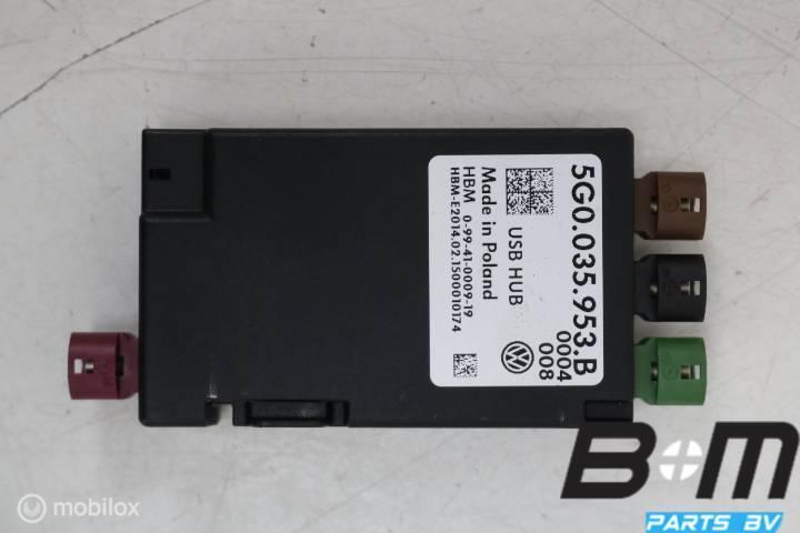 USB hub met spanningsomvormer VW Touran 5T 5G0035953B, Auto diversen, Autoradio's, Gebruikt