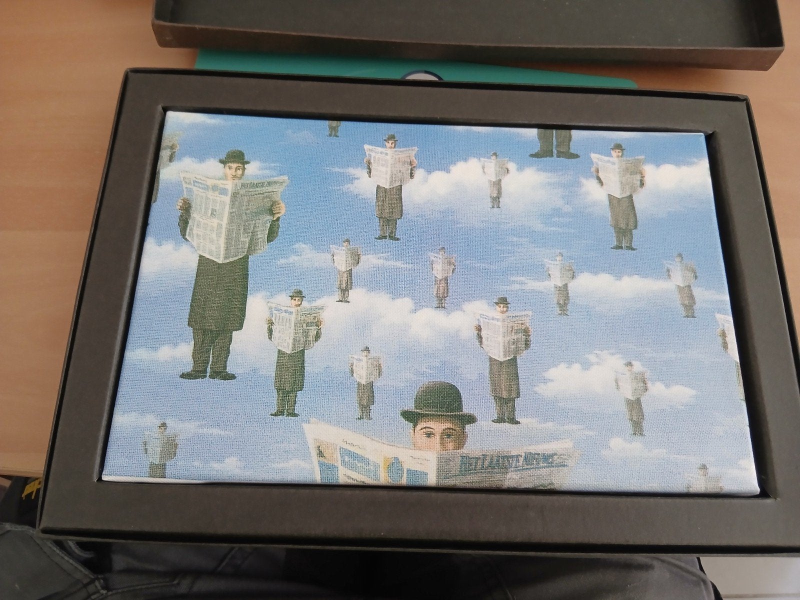Toile unique de René Magritte Golconda, Bricolage & Construction, Vitres, Châssis & Fenêtres, Enlèvement ou Envoi