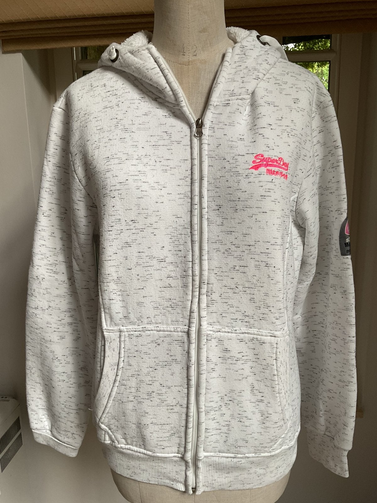 Sweater met kap van Superdry, maat 42, Kleding | Dames, Truien en Vesten, Ophalen of Verzenden, Gedragen, Maat 42/44 (L), Wit