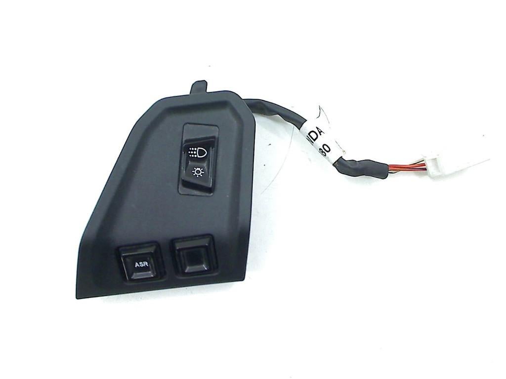 STUURSCHAKELAAR RECHTS Piaggio MP3 530 (1D003980), Dhr. S. di Majo, Gebruikt, Info@cama-motorparts.nl, P.J. Troelstraweg 8 8
3144 CX  MAASSLUIS, NL