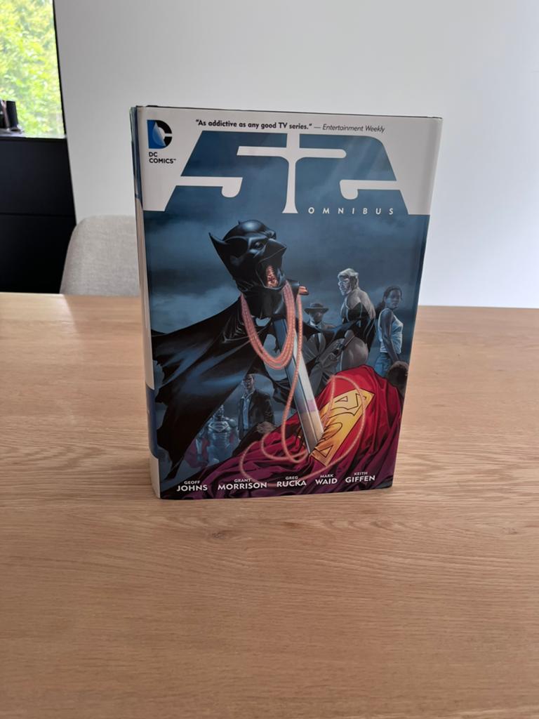 DC COMICS the fifty two omnibus, Ophalen of Verzenden, Zo goed als nieuw