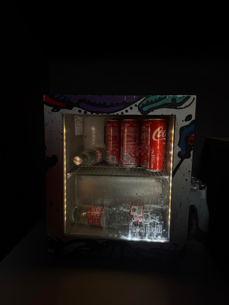 Redbull koelkast graffiti, Ophalen, Zo goed als nieuw