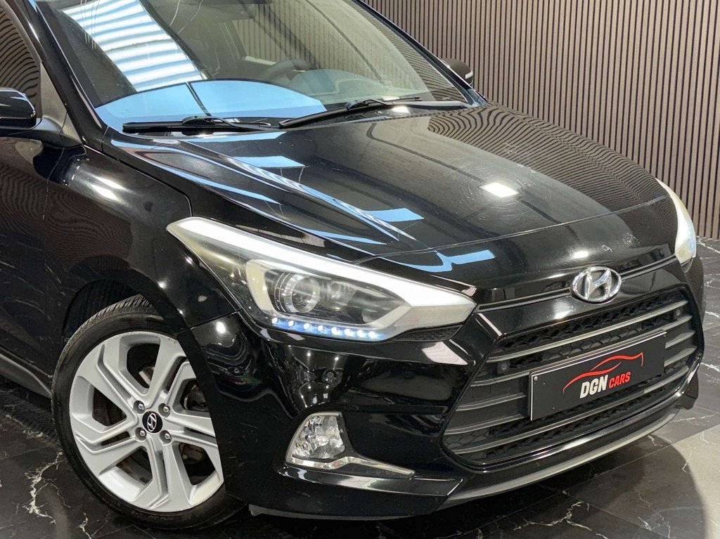 Hyundai i20 i20 Coupé 1.2i Sport (bj 2016), Auto's, Hyundai, Stof, Gebruikt, 4 cilinders, Zwart