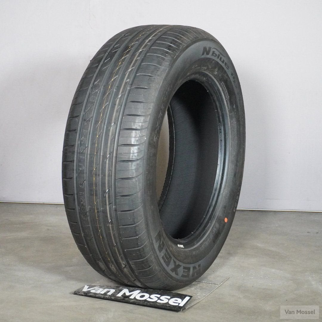 Nexen Nblue HD Plus 215/60/R16 95V, Auto-onderdelen, Banden en Velgen, -, Ophalen of Verzenden, Band(en), Zomerbanden