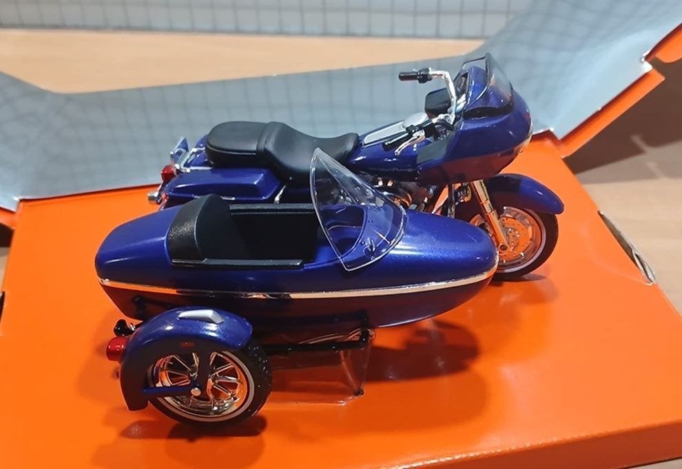 Harley Davidson sidecar / zijspan FLTR Road Glide 1:18 (15), Enlèvement ou Envoi, Neuf, Moteur, Maisto