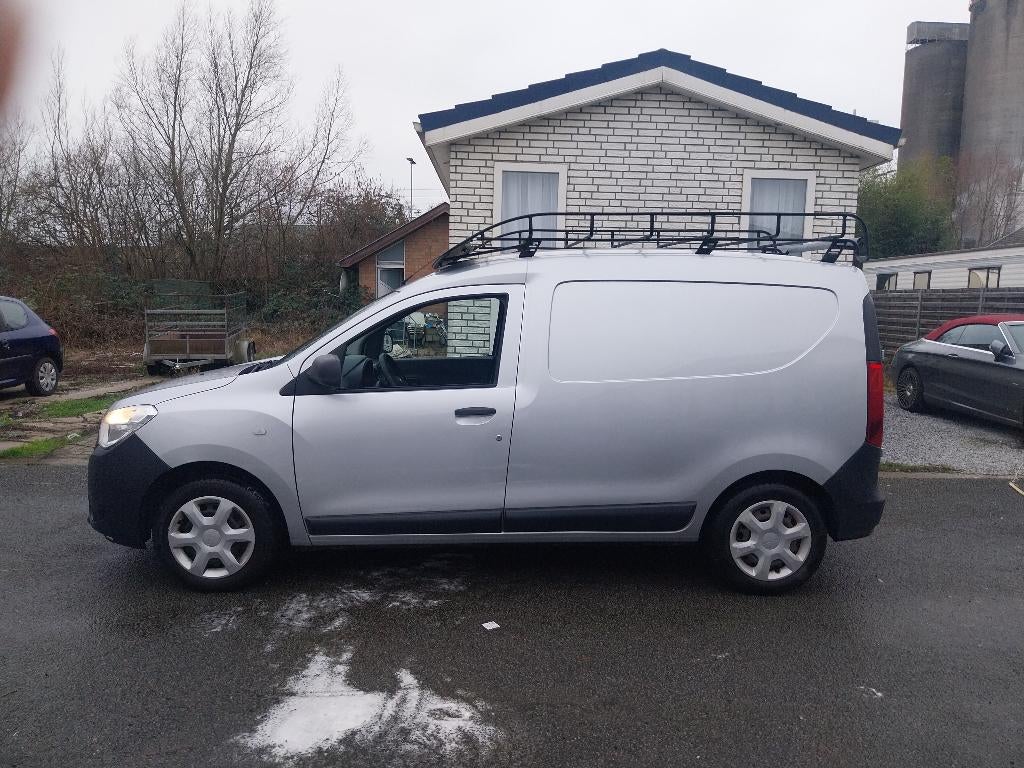 Dacia dokker lichte vracht, Autos, Camionnettes & Utilitaires, Dacia, Argent ou Gris, Euro 6, 2 places