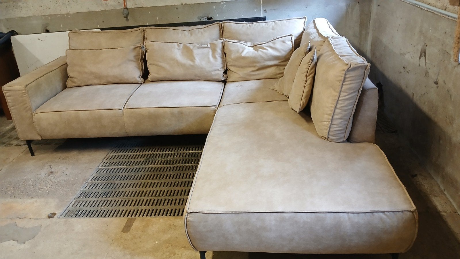 beige hoeksalon zo goed als nieuw, Ophalen