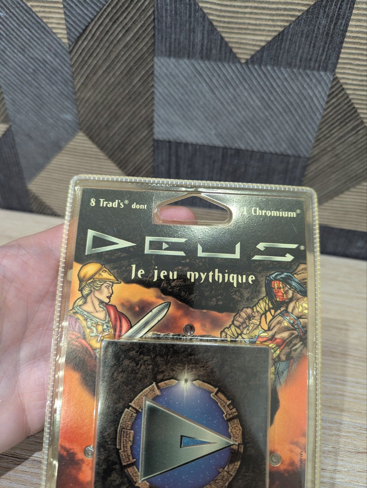 1996 Nieuwe verzegelde Deus Card Booster

Booster uit 1996,, Ophalen of Verzenden