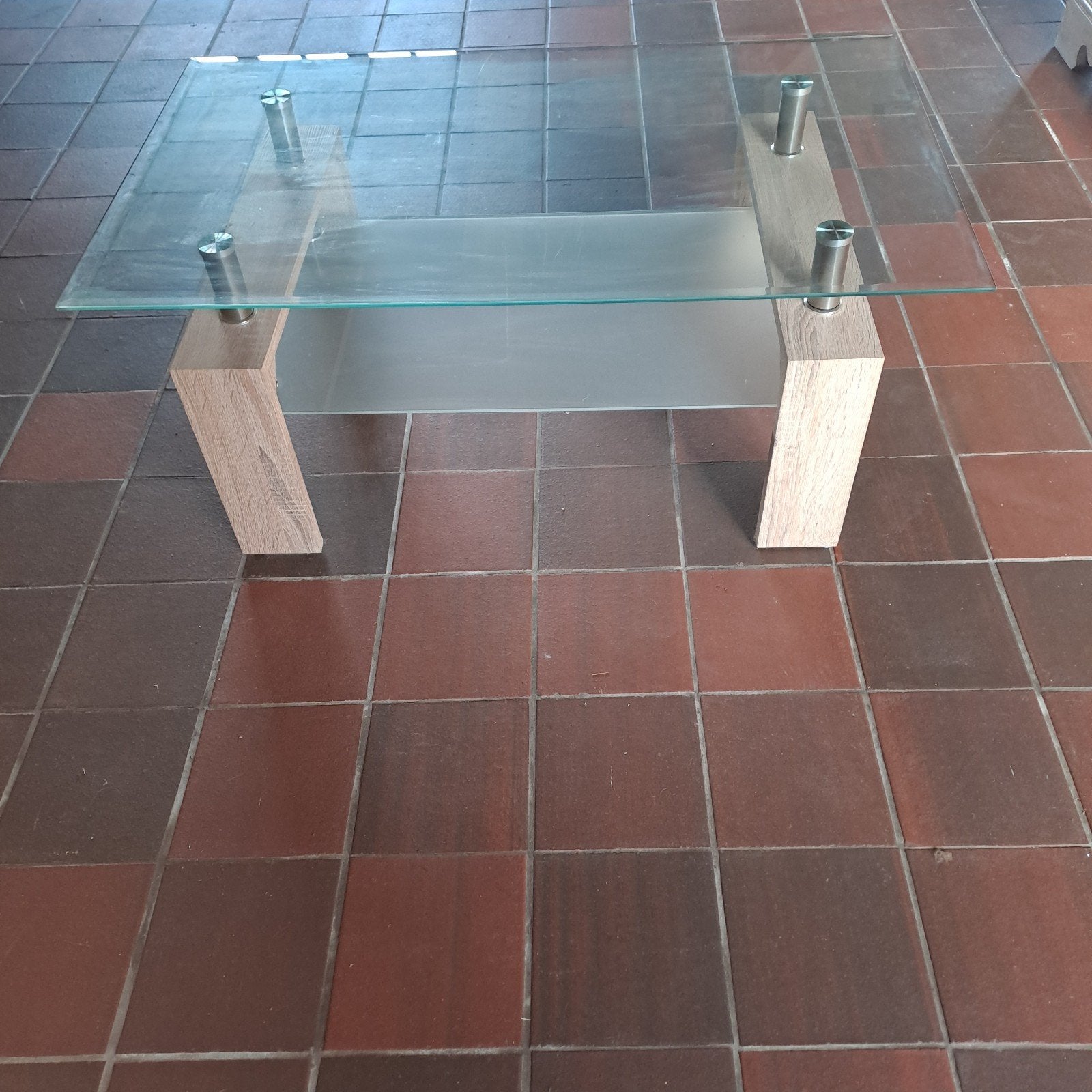 Table basse en verre, Enlèvement