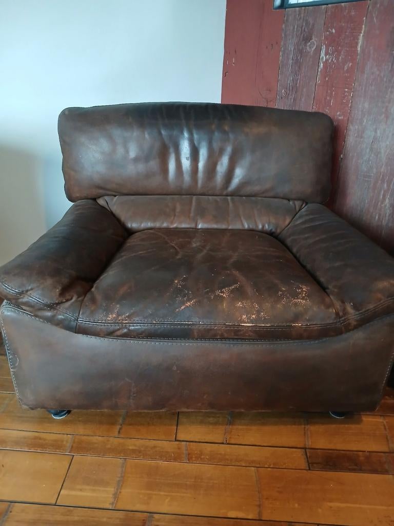 Fauteuil en cuir, Cuir