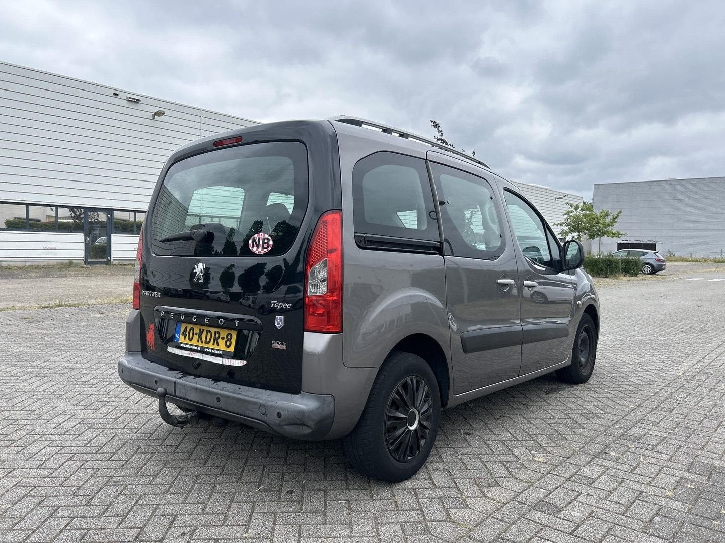 Peugeot Partner Tepee 1.6 HDiF XT | Airco | Cruise | Trekhaa, Monovolume, Elektrische ramen, Te koop, 147 g/km