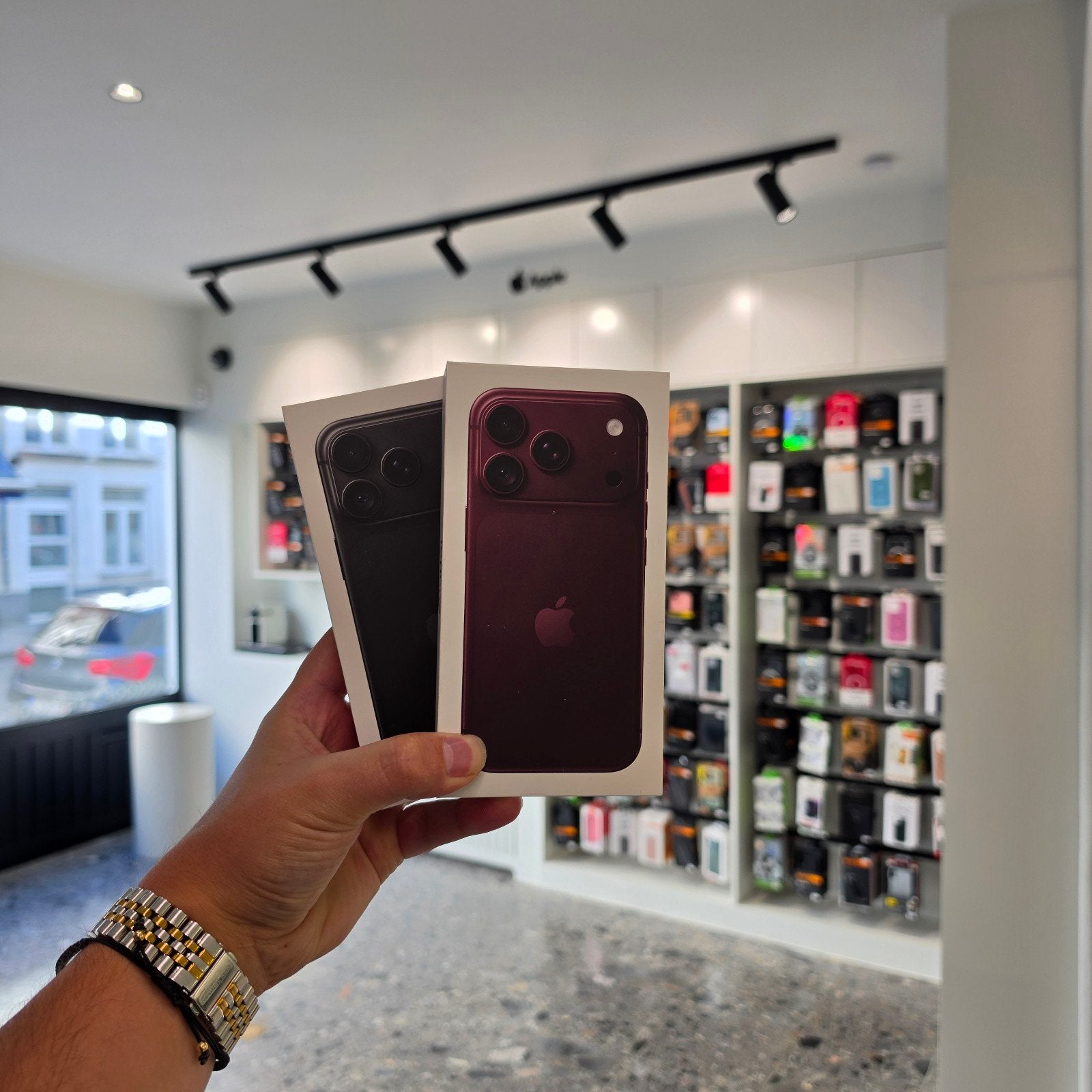 IPHONE 18 PRO 5G 256GB BLACK/BURGUNDY NEW, Ophalen