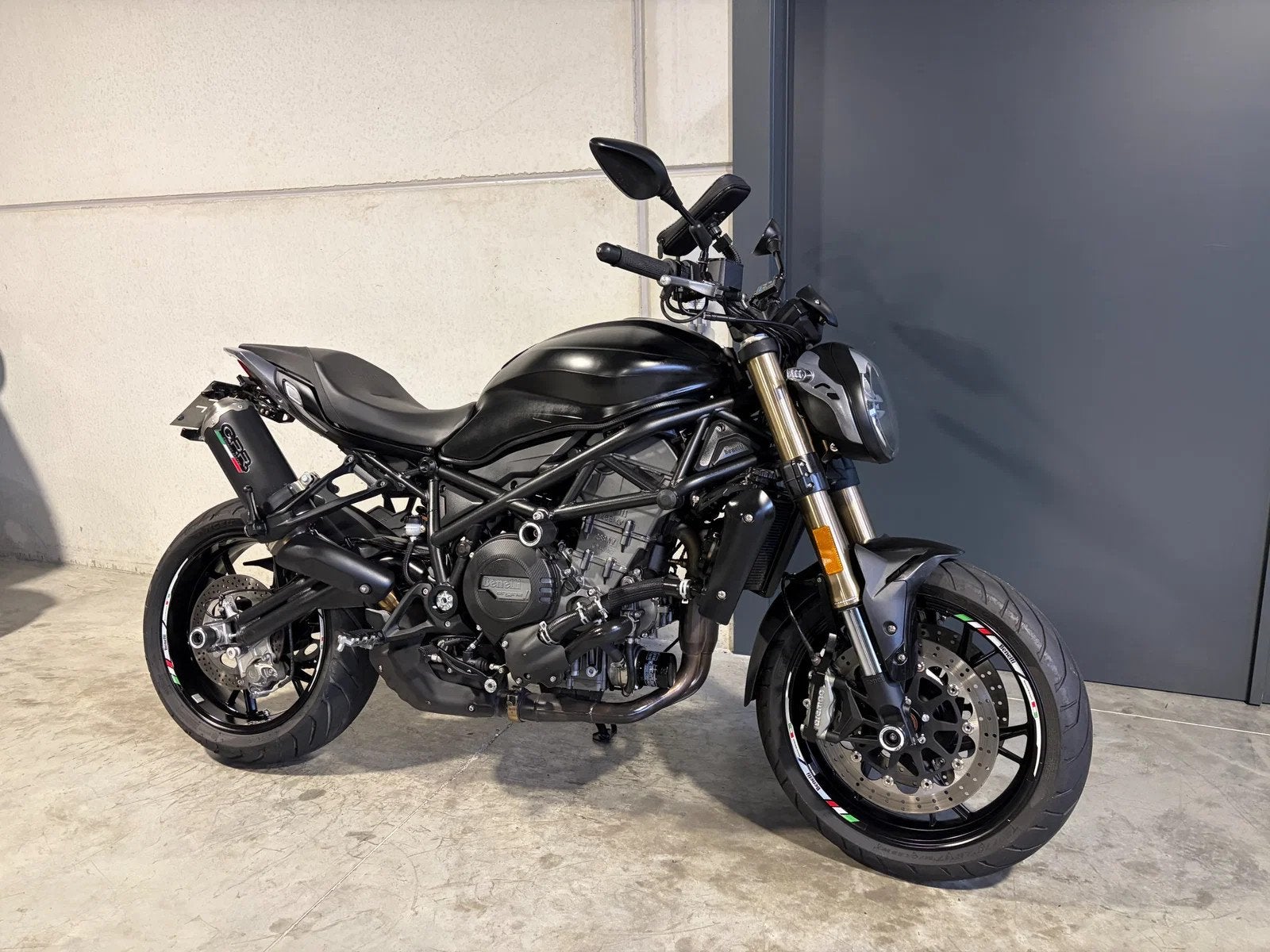 Benelli 752S in prachtstaat met opties (bj 2022), 752 cc, Meer dan 35 kW, Overig, Handgeschakeld