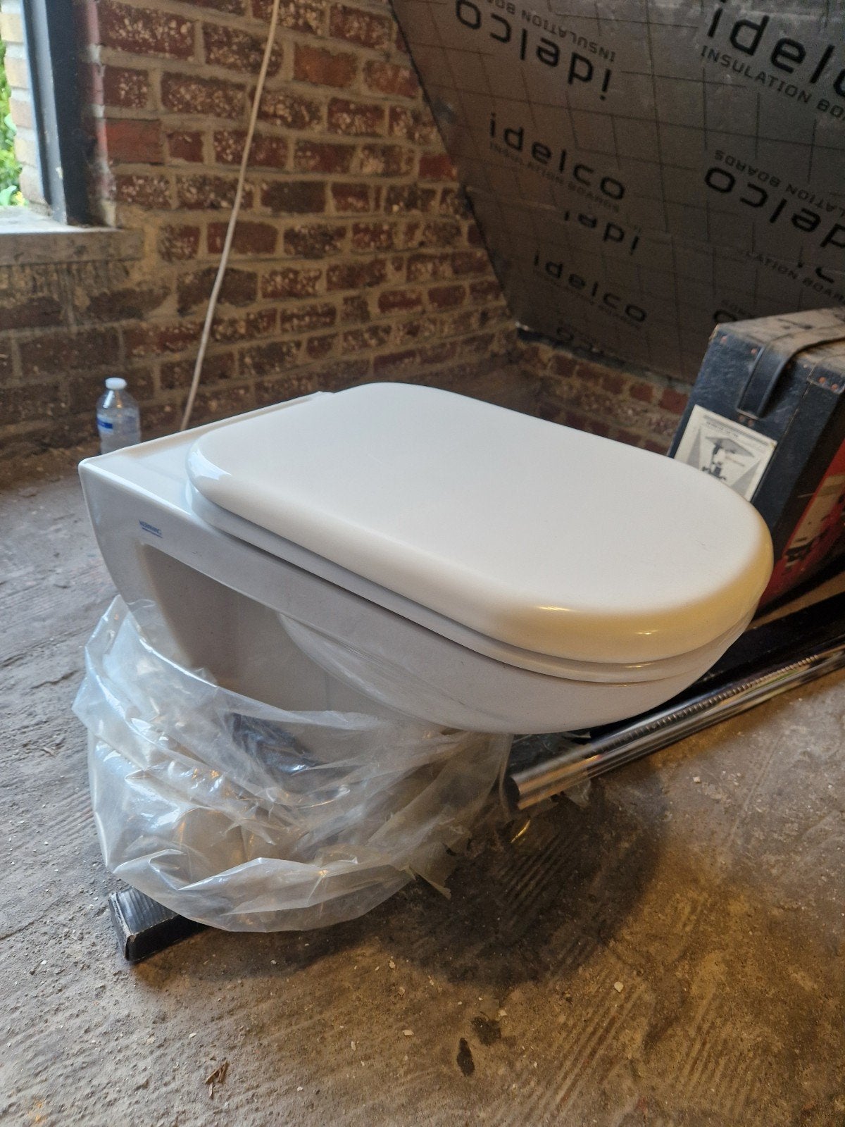 WC suspendu KERAMAG avec siège de toilette — Fabriqué en All, Bricolage & Construction, Enlèvement, Comme neuf, Toilettes