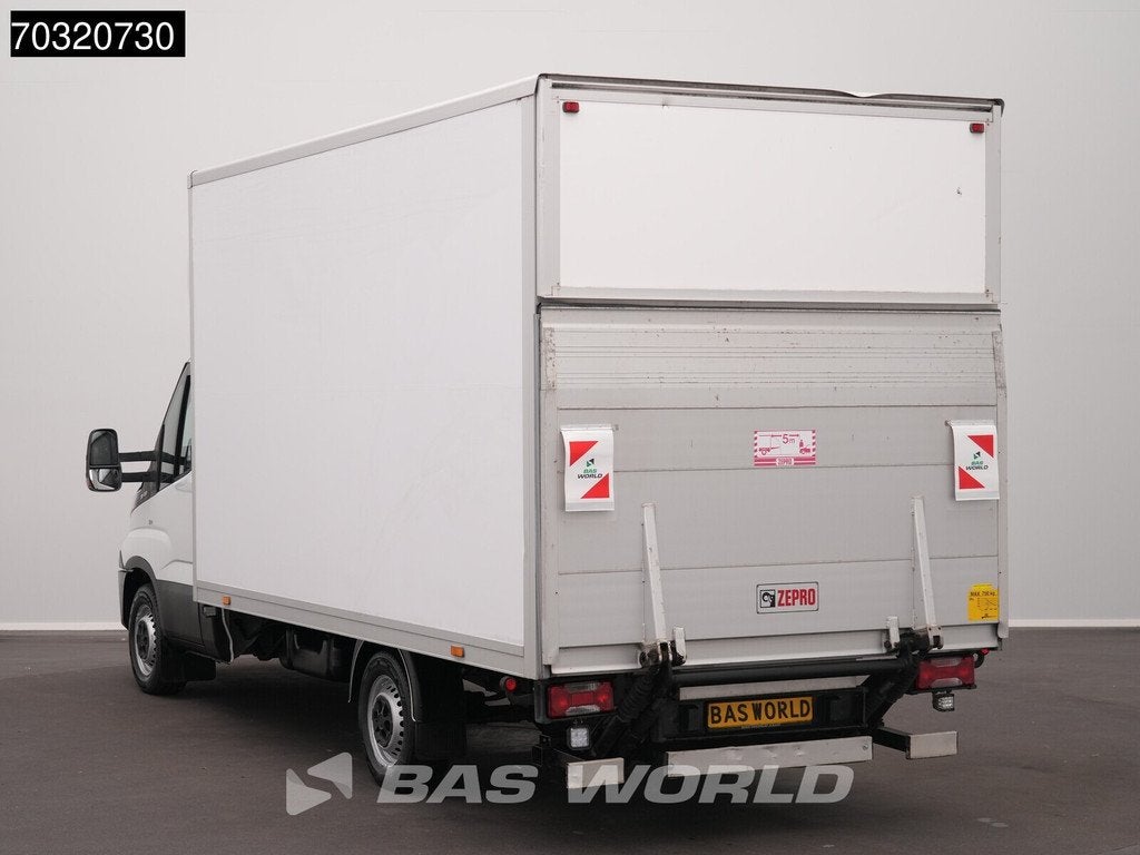 Iveco Daily 35S13 Laadklep Zijdeur Bakwagen Airco Cruise Sta, Auto's, Bestelwagens en Lichte vracht, Euro 5, Stof, Gebruikt, 93 kW