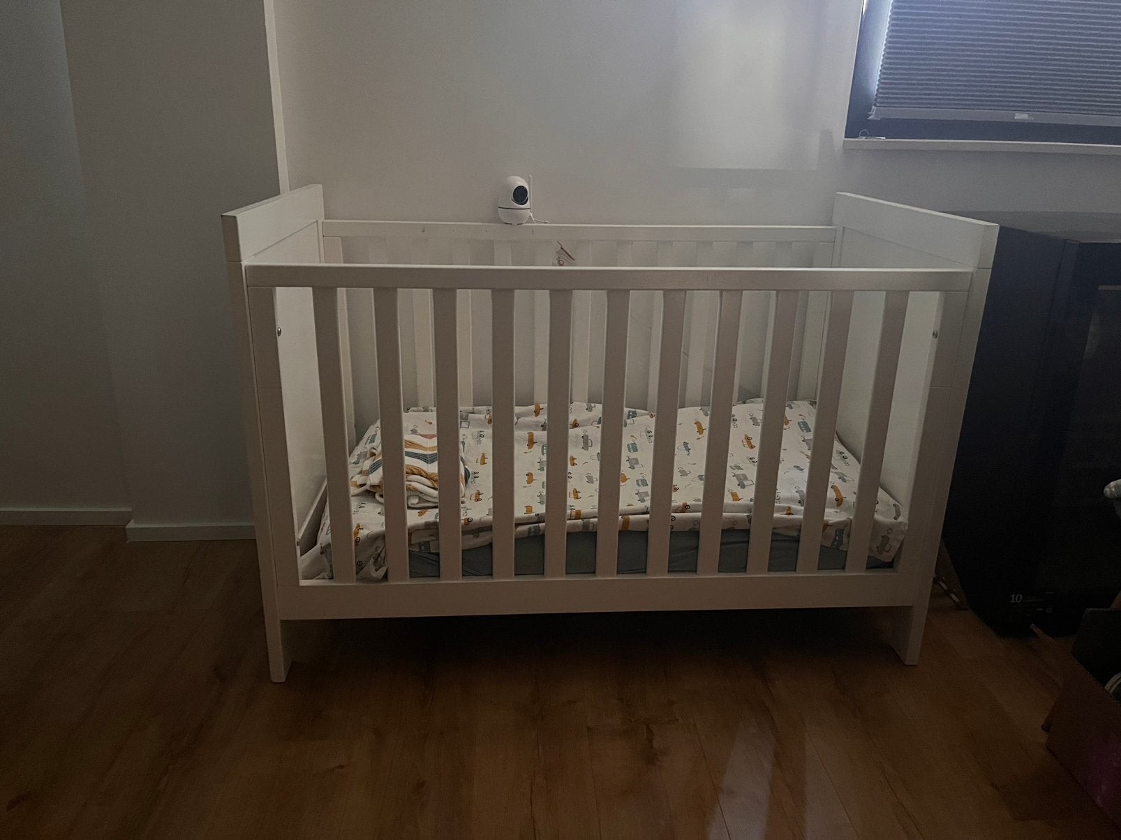 Baby bed met matras en bedlinnen, Kinderen en Baby's, Kinderkamer | Complete kinderkamers, Ophalen, Zo goed als nieuw