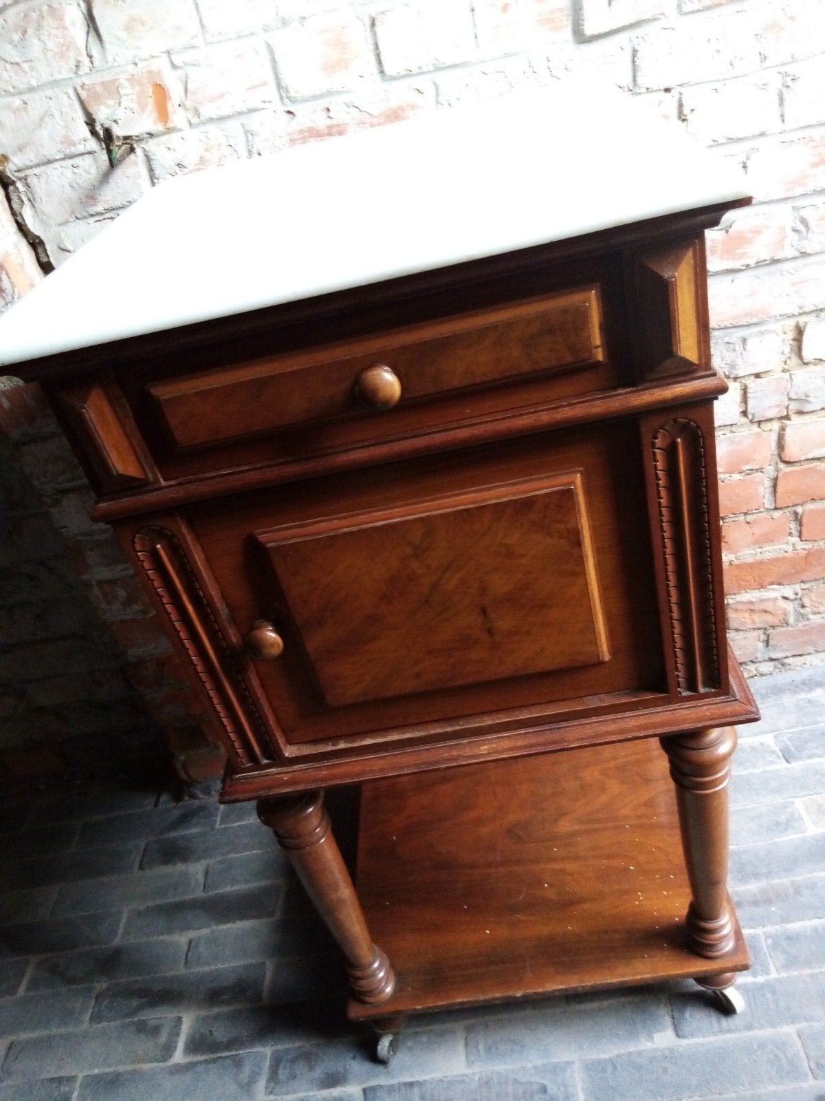 Nachttafel of tafeltje voor het salon., Huis en Inrichting, Ophalen