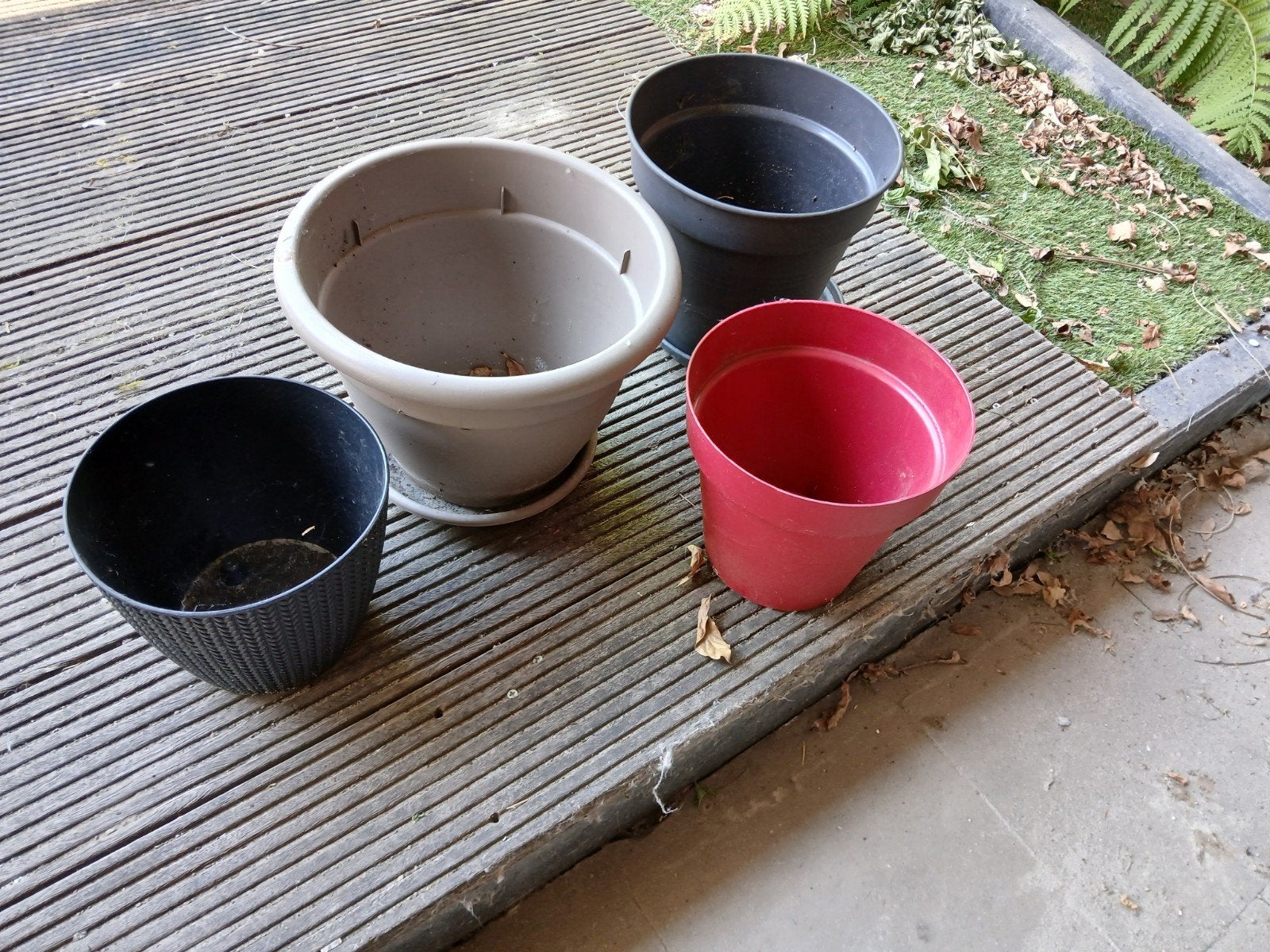 Verschillende bloempotten, Ophalen, Zo goed als nieuw, Kunststof, Minder dan 25 cm