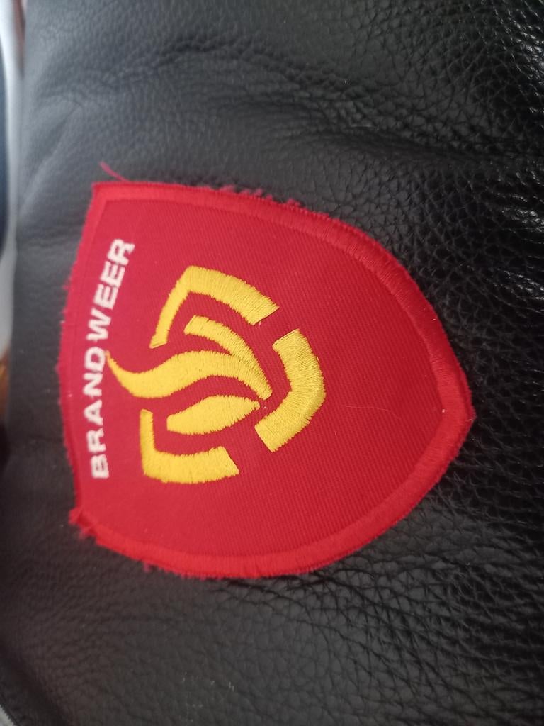 Brandweer embleem, Ophalen