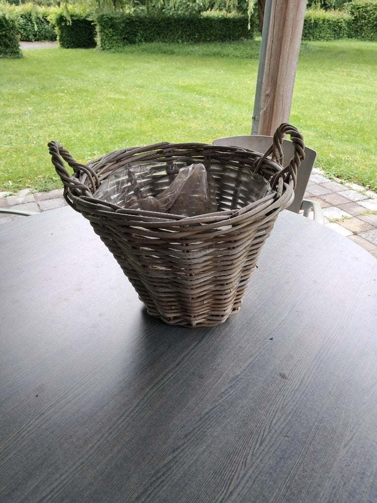 Rieten mand om planten in te doen, Ophalen, Gebruikt, Mand, Rond