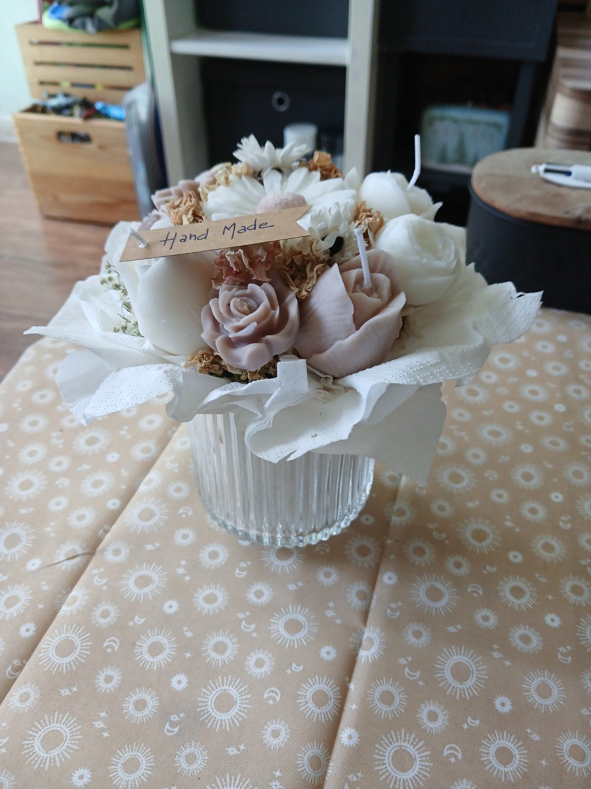 beau bouquet de fleurs en bougie, parfum vanille, Enlèvement ou Envoi, Beige, Bougie